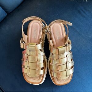 Labucq Gold Leather Boomer Sandals